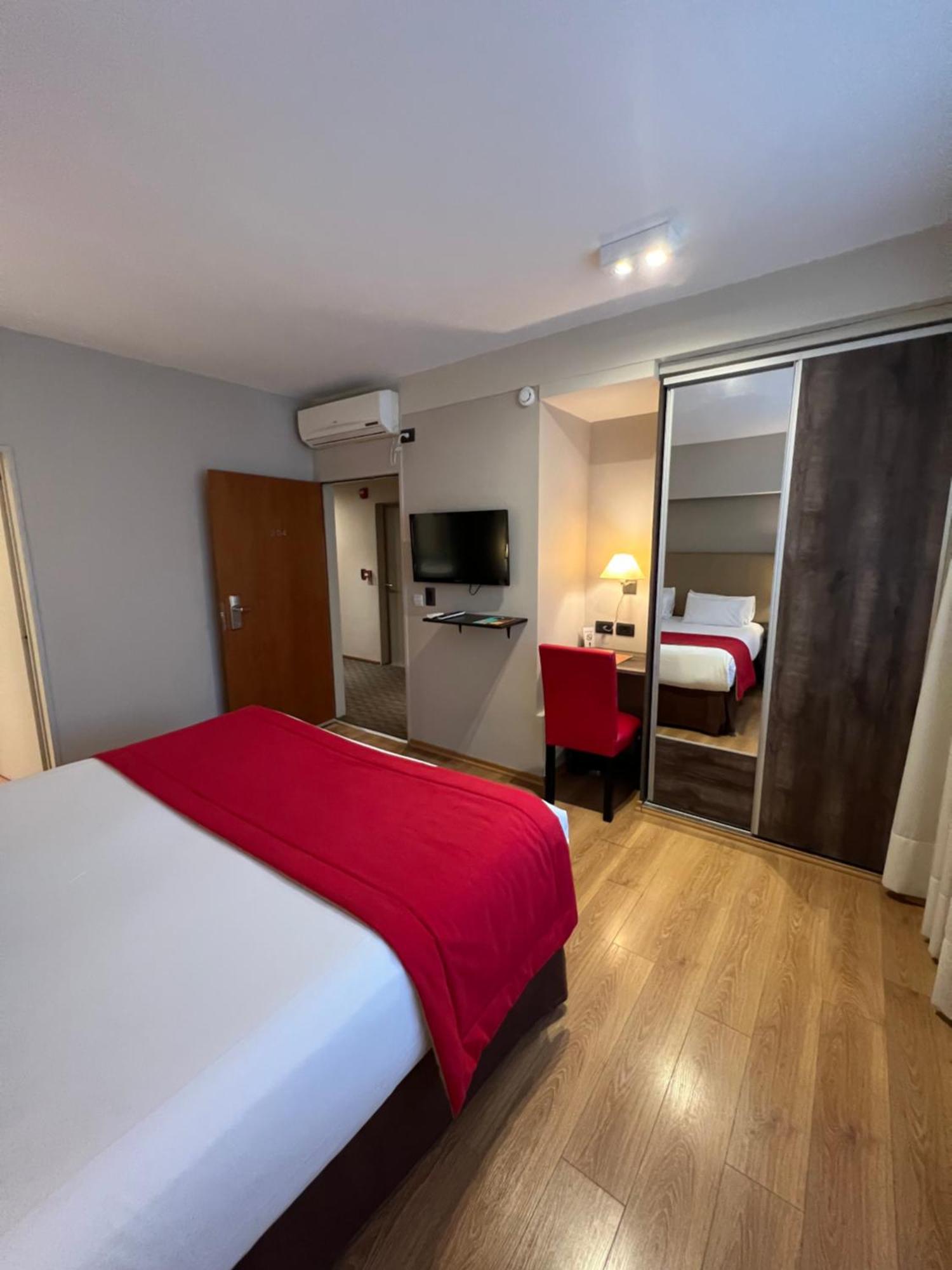 Bue Hotel Буенос Айрес Екстериор снимка
